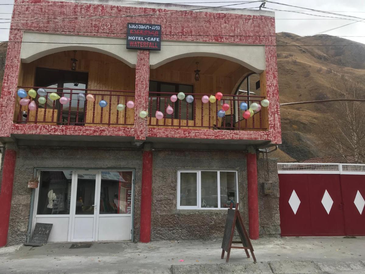 Waterfall Stepantsminda Exterior foto